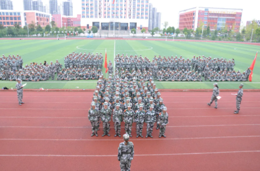 軍訓考核展鐵骨錚錚風采 錘煉意志築技能報國夢想